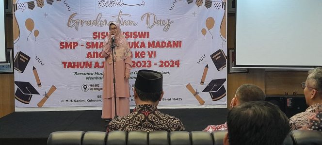 
					Iin Nur Fatinah Hadiri Wisuda Sekolah Terbuka Madani Depok