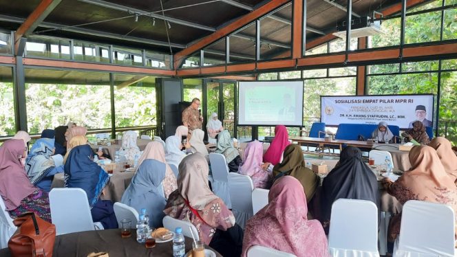 
					Bersama Yayasan Ghifari Kota Depok, K.H. Amang Syafrudin Gelar Sosialisasi 4 Pilar Kebangsaan ke 5