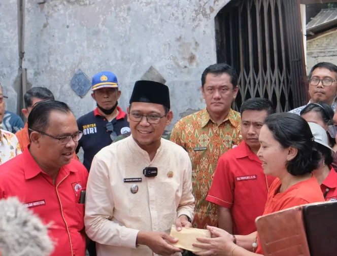 
					Tinjau Lokasi Kebakaran Gereja GST Agape Ministry, Wakil Wali Kota Depok Bawa Bantuan