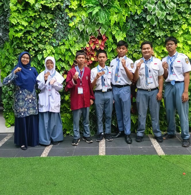 
					6 Siswa SMAM 4 Depok Sabet Medali di Ajang INOQS 2024