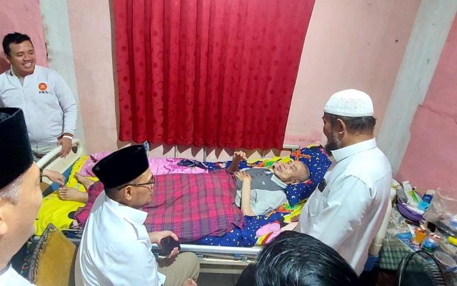 
					Imam Budi Hartono Jenguk Tokoh Masyarakat Tugu Haji Nawawi