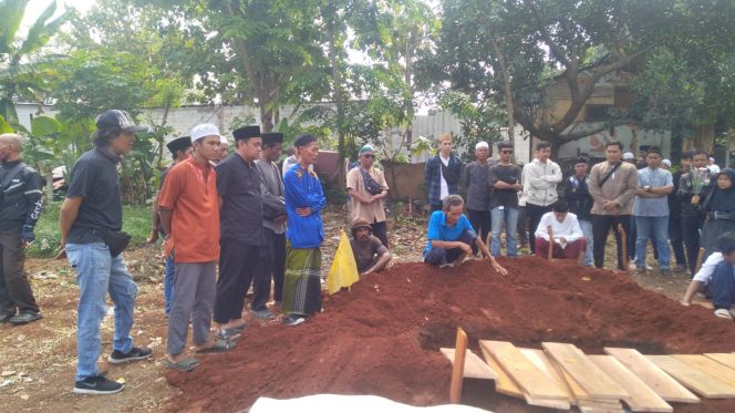 
					Aleg DPRD Depok Dapil Sukmajaya Ikut Antarkan Jenazah Seorang Warga ke TPU Cisalak