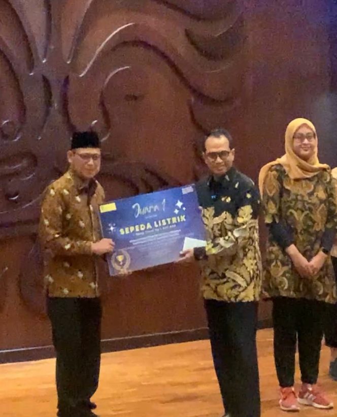 
					Luar Biasa, Bang Imam Juara lomba Penulisan Essay dengan Tema Pembayaran Transportasi Berbasis KTP