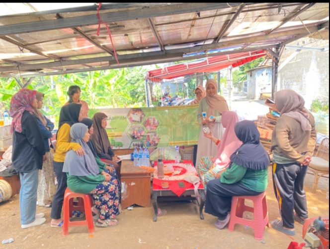 
					Kampus STT Terpadu Nurul Fikri dan Bank Sampah Asri RW 20 Depok Jalin Kerjasama Pengelolaan Sampah Mainan Anak