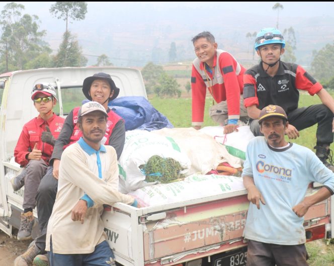 
					Borong 353 Kg Wortel, Siswa-siswi Sekolah Alam Al -Fazza Depok Tunjukkan Kepedulian Terhadap Petani Korban Gempa Cikembang, Bandung