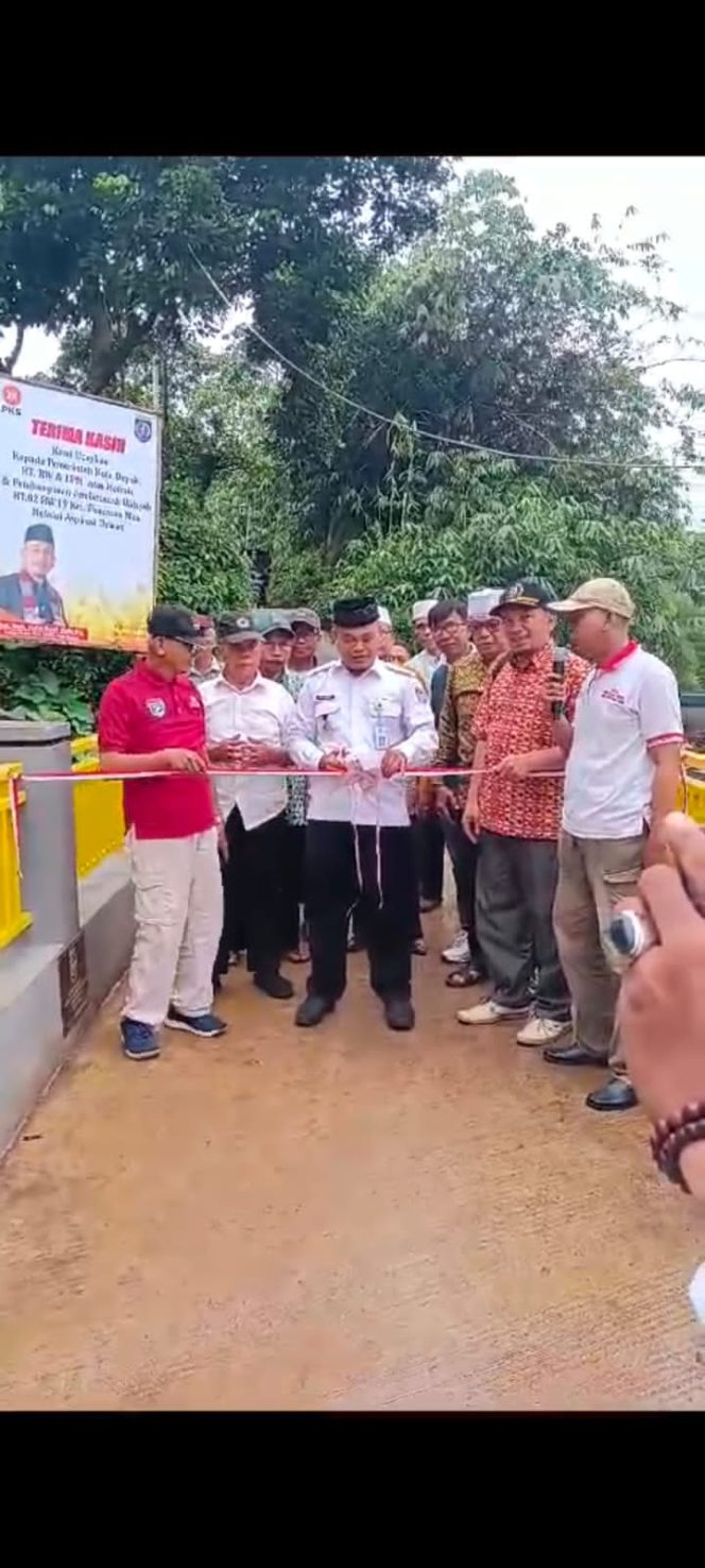 
					Jembatan Penghubung Antara RW 19 dan RW 17 Pancoran Mas Diresmikan Hasil Aspirasi Aleg Moh Hafid Nasir