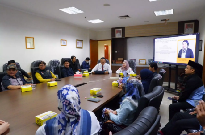 
					Kegiatan sosialisasi dan peningkatan kapasitas KIM digelar di ruang rapat Diskominfo, Kamis (05/12/24). (Foto:MGG Fajar)