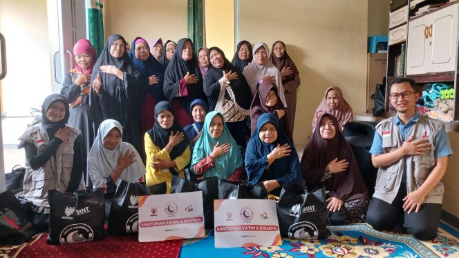 
					Peduli Sesama, Yayasan BIMAN berikan 300 Paket Santunan Dhuafa di Cilodong