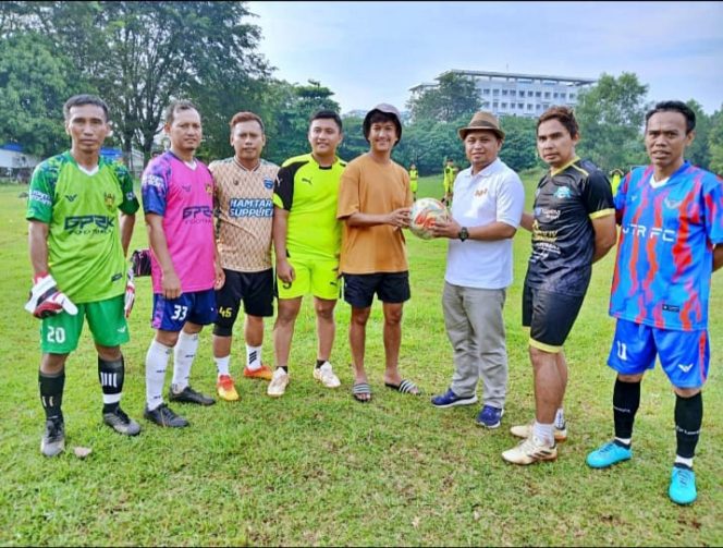 
					Bang Dayat Buka Turnamen Cisalak United Cup, Silaturahmi Si Kulit Bunder dan Nostalgia di Tengah Semangat Persaudaraan