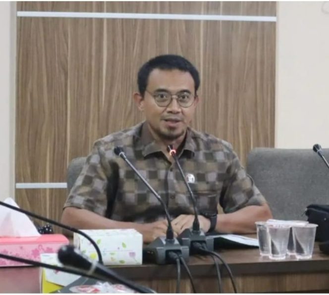 
					Anggota DPRD Kota Depok Ade Firmansyah