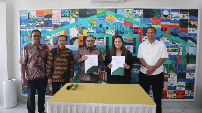 
					Bersama Al Qohhar, Haji Robert Buka Jalan Anak Yatim Piatu Raih Pendidikan dan Karir Internasional