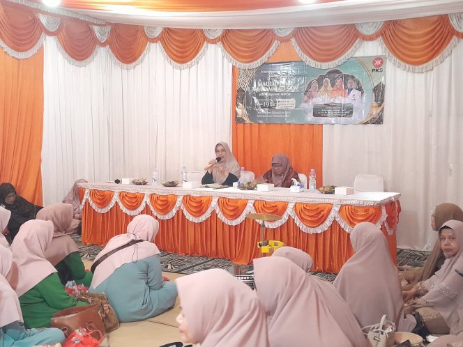 
					Hadiri Maulid, Hj. Iin Nur Fatinah: Sholawat Bentuk Kecintaan Umat Kepada Rasulullah