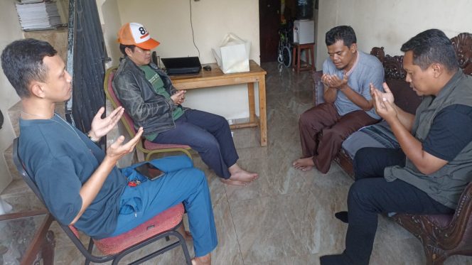 
					Menebar Empati, Menguatkan Solidaritas: Ketua DPD PKS Depok dan Ketua DPC PKS Sawangan Sambangi Kader yang Tertimpa Musibah Sakit