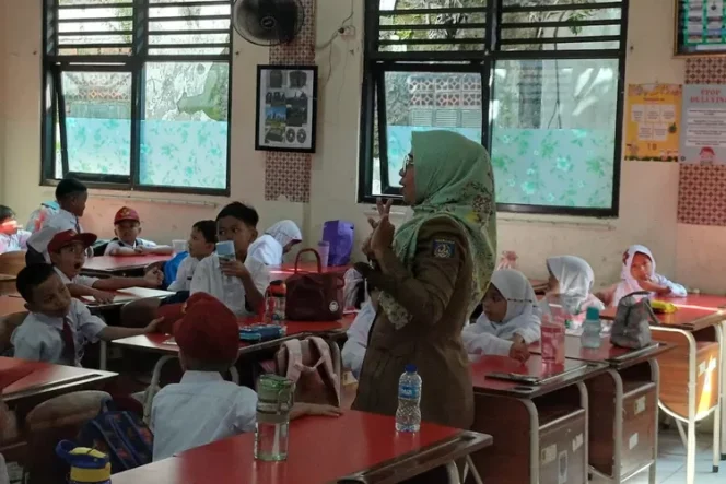 
					Insentif Guru Naik di Tingkat Pusat, Depok Belum Bisa Terapkan pada 2026