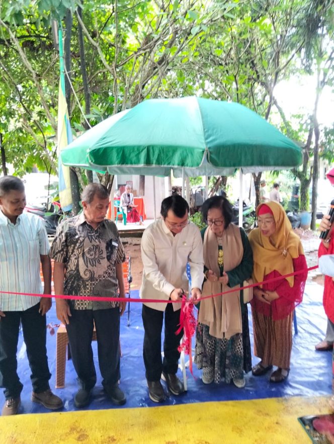 
					Kado Hari Ibu, Ubaidilah Resmikan Wajah Baru Taman Murai Griya Cinere 1