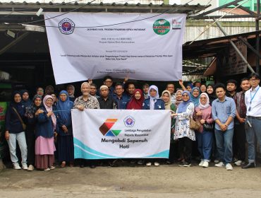 Foto :

Dokumentasi Bersama Mitra dan Dosen Pelaksana PkM yang terlibat langsung.  