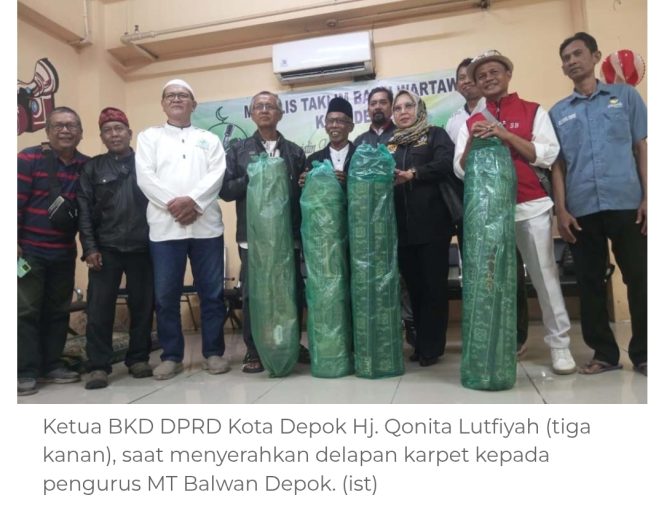 
					Hj. Qonita Lutfiyah Dukung Istiqamah Wartawan Depok, Serahkan Karpet untuk Majelis Taklim Balai Wartawan