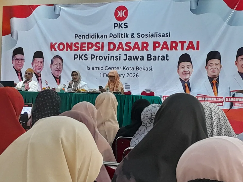Hj. Iin Nur Fatinah Moderatori Pendidikan Politik PKS Jabar, Tegaskan Pentingnya Integritas dan Pemahaman Ideologis