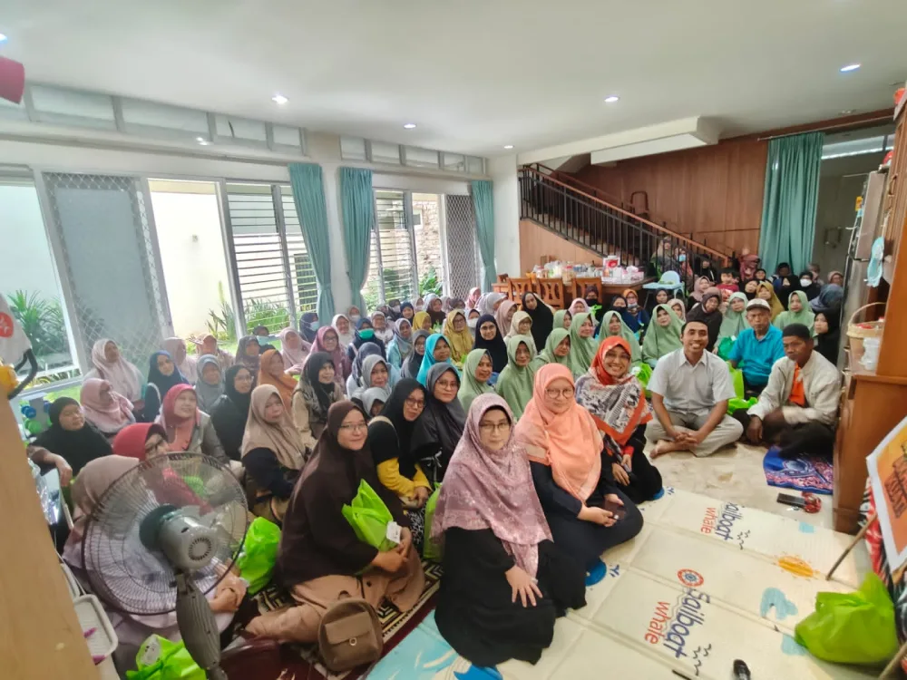 BIPEKA DPRa PKS Tugu Cimanggis Berbagi Bingkisan Lebaran untuk Relawan Bank Sampah
