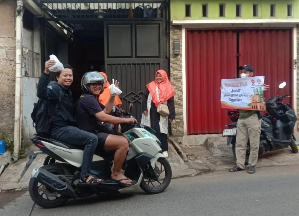 DPRa PKS Tapos Gelar Takjil On The Road, Pengguna Jalan Sambut Gembira