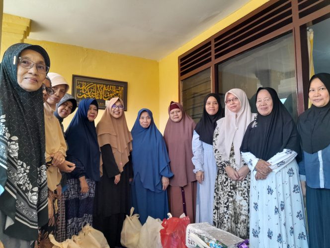 
					Hj. Iin Nur Fatinah Sapa Lansia dan Ibu Tunggal di Mekarjaya, Pererat Silaturahmi di Bulan Ramadan