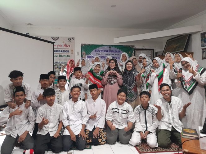 
					Hj. Iin Nur Fatinah Bakar Semangat Remaja di Pesantren Ramadan Anggi Foundation