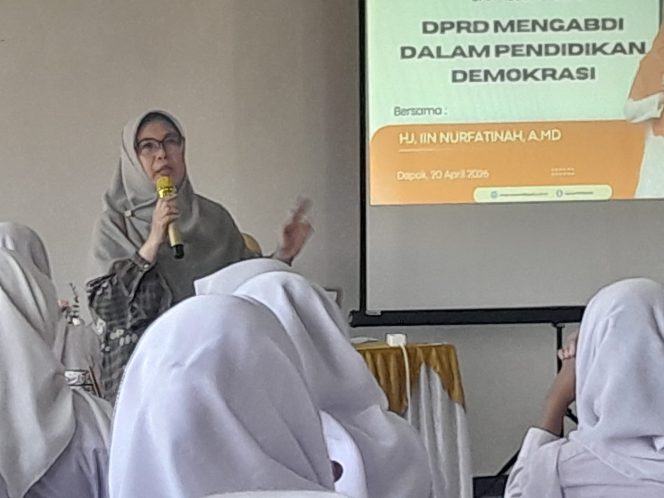 
					Iin Nur Fatinah Gelar Pendidikan Demokrasi di SMAN 14 Depok melalui Program DPRD Mengabdi