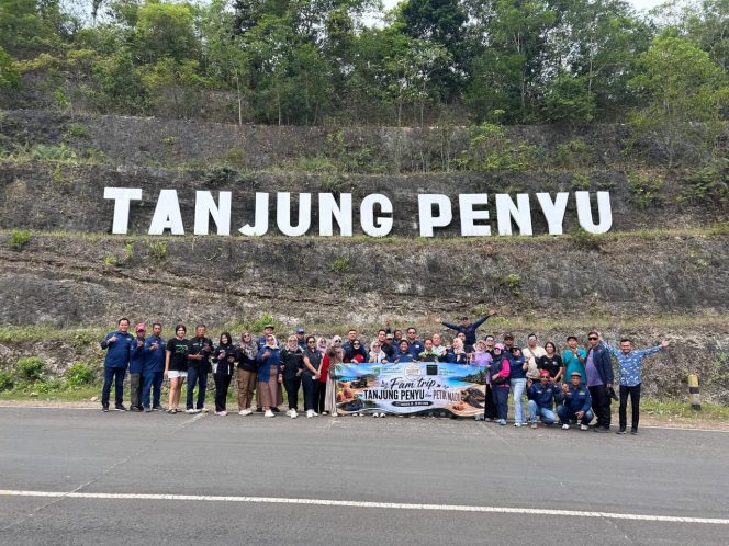 
					EXPLORE PANTAI TANJUNG PENYU & PETIK MADU LAWANG