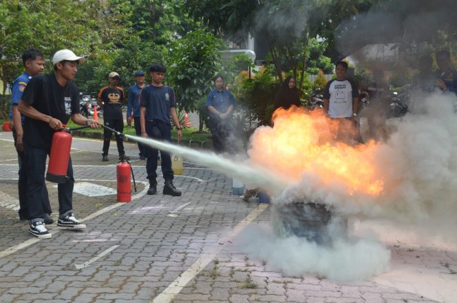 
					Petugas SPPG di Depok Dilatih Pencegahan dan Penanganan Kebakaran 