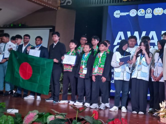 
					Penelitian Innovative Herbal Plaster BINAPLAST dari Daun Binahong Sukses Menyabet Gold Medal dan Special Award di Ajang Bali International Science Fair (BISF) tahun 2026