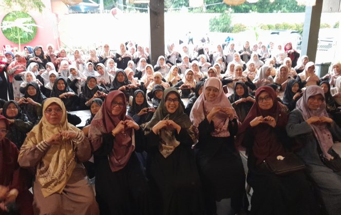 
					Reses di RW 10 Pancoran Mas, Hj. Iin Nur Fatinah Serap Aspirasi Masyarakat