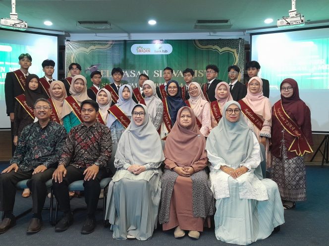 
					Hj. Iin Nur Fatinah Hadiri Pelepasan Siswa Sekolah Terbuka Madani, Apresiasi Peran Pendidikan yang Inklusif