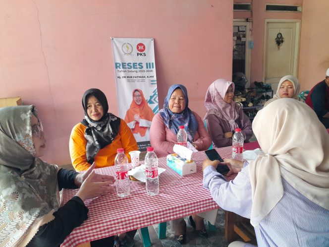 
					Hj. Iin Nur Fatinah Serap Aspirasi Pengurus RW, Kader Posyandu, dan Posbindu dalam kunjungan Reses di Kukusan Depok