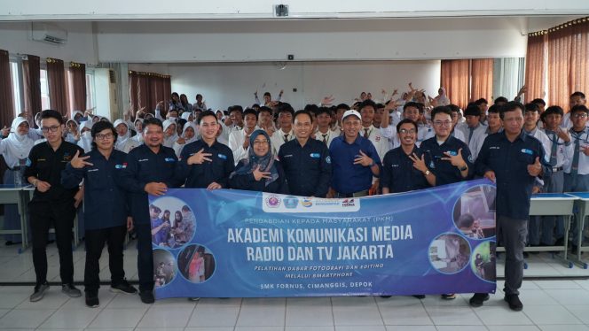 
					Dosen Universitas Gunadarma dan Akademi Komunikasi Media Radio dan TV Jakarta Gelar Pelatihan Dasar Fotografi dan Editing melalui Smartphone di SMK Forward Nusantara