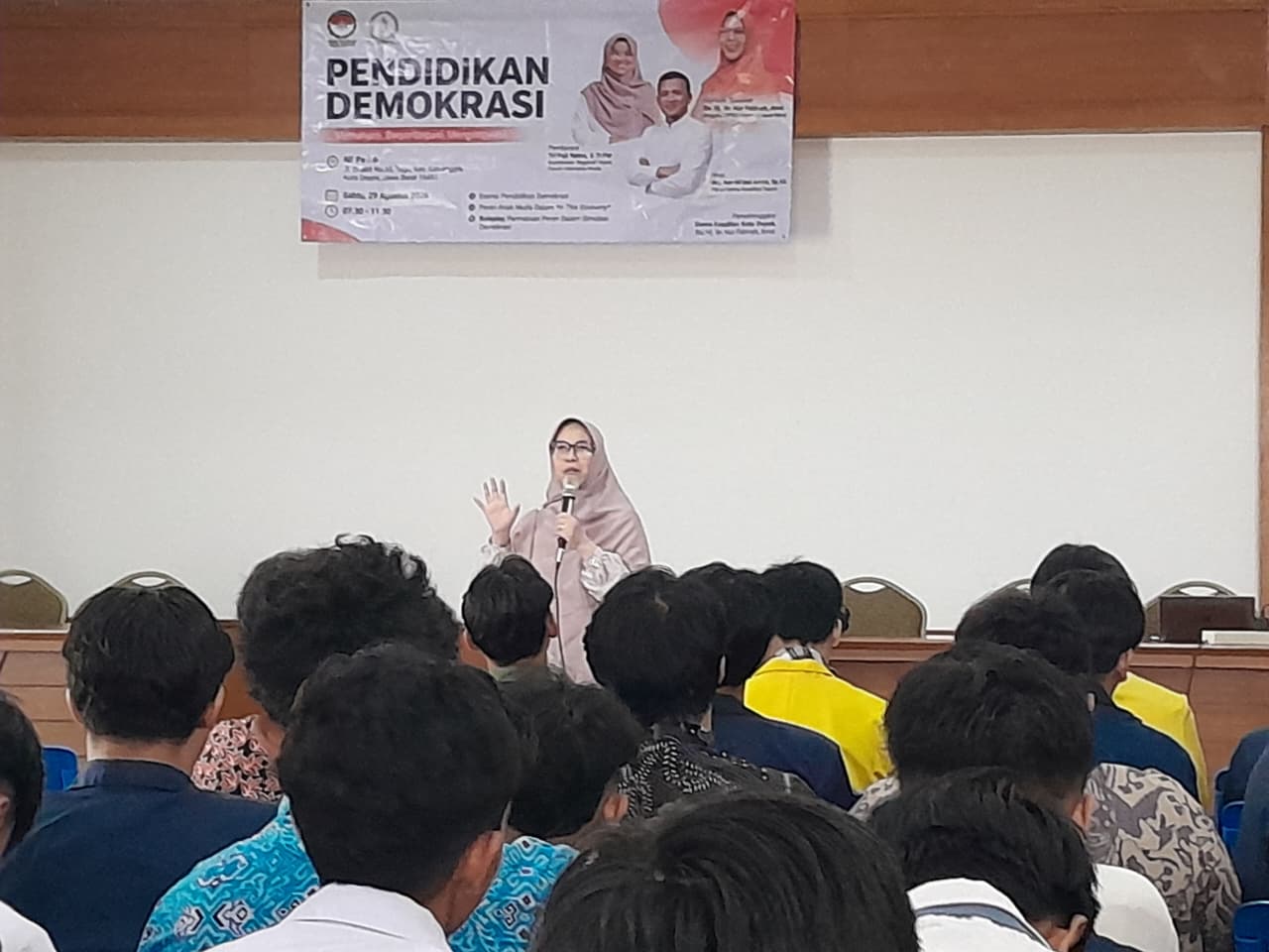 Hj. Iin Nur Fatinah Ajak Pelajar dan Mahasiswa Kenali Peran Legislatif dalam Pendidikan Demokrasi