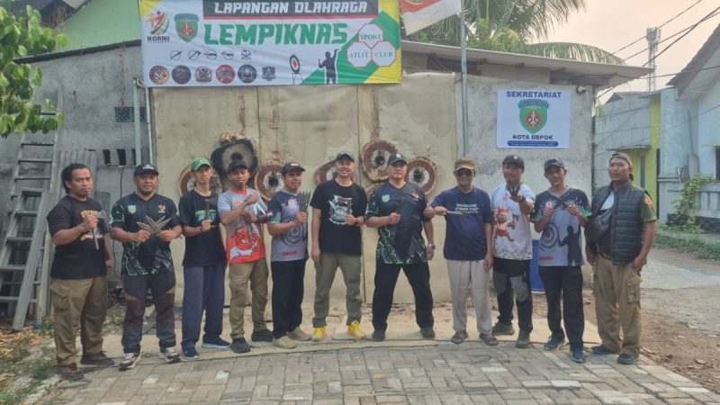 Latihan Gabungan Lempar Pisau Lempiknas Depok dan Tangerang Pererat Silaturahmi Atlet
