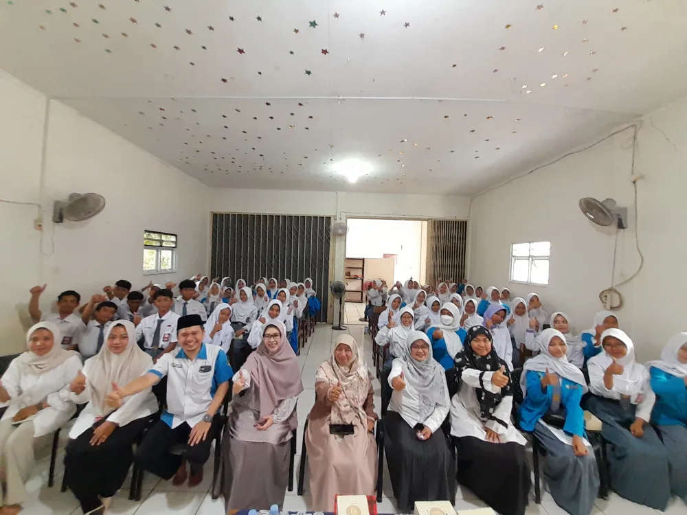 Hj. Iin Nur Fatinah Ajak Generasi Muda Memahami Demokrasi Sejak di Bangku Sekolah