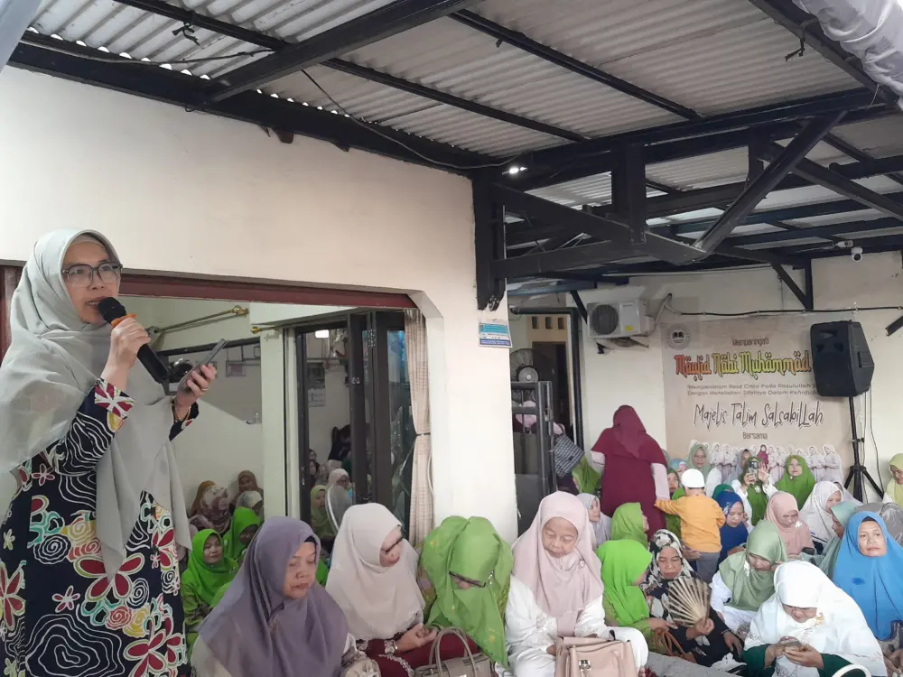 Hj. Iin Nur Fatinah Ajak Jamaah Jadikan Rasulullah SAW sebagai Teladan dalam Kehidupan Sehari-hari