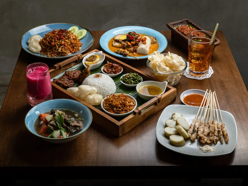 Review Gado-Gado Bonbin vs Ketoprak Ciput: Pertarungan Cita Rasa Legendaris di Jalan Raya Depok